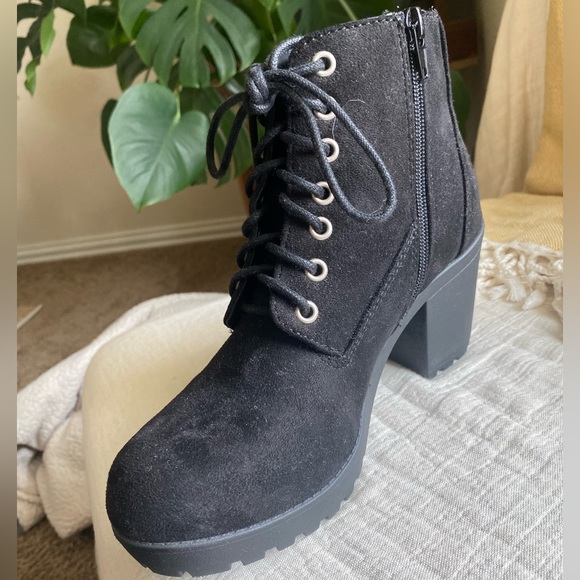 WORN ONCE! - Picture 2 of 4